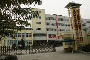 成都高中學(xué)校成都石室中學(xué)致家長(zhǎng)和學(xué)生的信