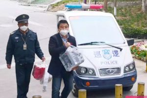 致敬成都職業(yè)高中四川文化藝術(shù)學(xué)院最美逆行者
