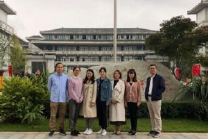 四川省金堂中學(xué)校師生接力送祝福