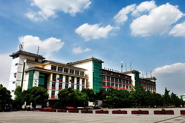 成都中專學校