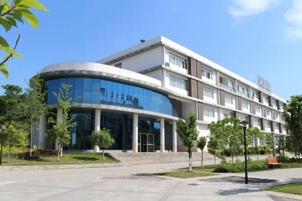 成都中專學校