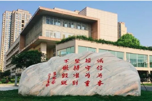 相關(guān)領(lǐng)導(dǎo)到四川財(cái)經(jīng)職業(yè)學(xué)院督查疫情防控工作