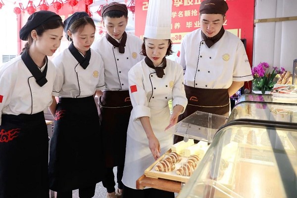 成都中專學(xué)校北方釣魚臺烹飪學(xué)校西點(diǎn)專業(yè)好嗎