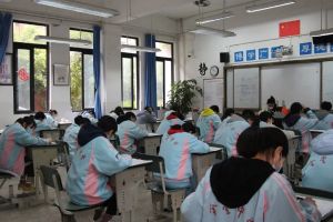成都高中學(xué)校金堂中學(xué)迎來(lái)開(kāi)學(xué)第一課