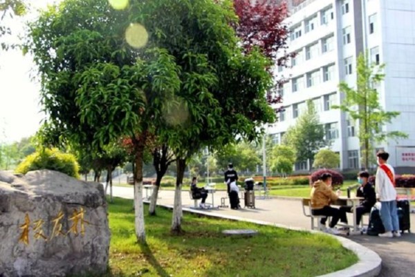 四川中職學(xué)校戰(zhàn)疫迎復(fù)課 商貿(mào)職業(yè)學(xué)校開(kāi)學(xué)啦