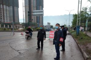 成都中專學(xué)校四川紅十字衛(wèi)生學(xué)?？挂呦蠕h隊(duì)在行動(dòng)
