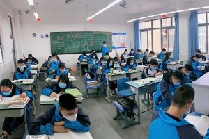 成都職業(yè)學校四川理工技師學院學生們努力的樣子很美
