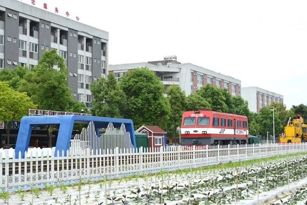 華商理工學(xué)校軌道交通系正式成立