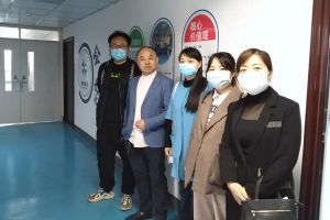 成都中專學(xué)校新聞|紅十字衛(wèi)生學(xué)校領(lǐng)導(dǎo)到四川省賽爾醫(yī)學(xué)檢驗(yàn)有限公司