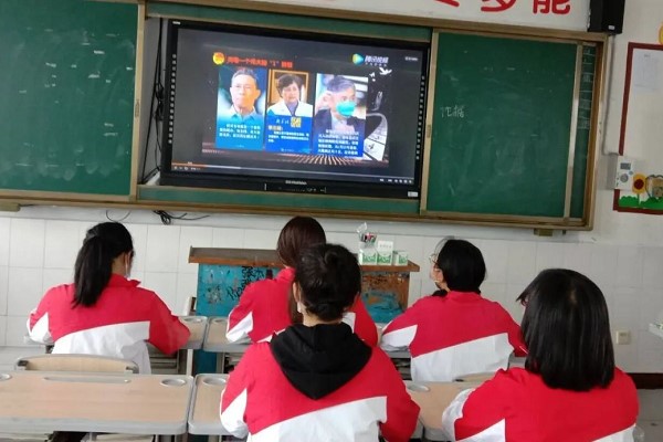 四川理工技師學(xué)院迎“五四”