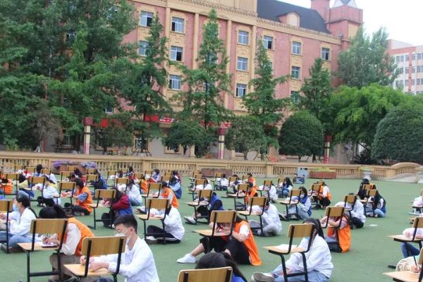 五月花學(xué)校學(xué)子給媽媽的信