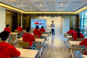 成都中專學(xué)校四川五月花技師學(xué)院開展開學(xué)第一堂課