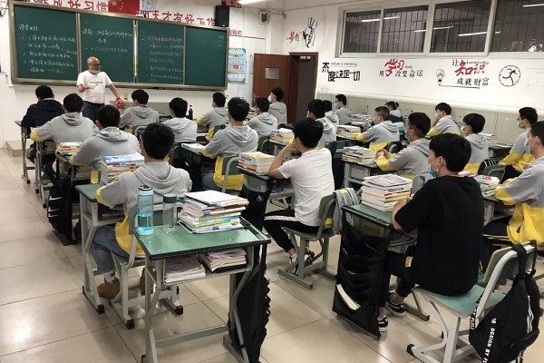 汽車(chē)職校增強(qiáng)四川職業(yè)高中學(xué)校學(xué)生創(chuàng)新創(chuàng)業(yè)意識(shí)
