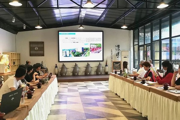 四川高職院校四川文化藝術(shù)學(xué)院前往企業(yè)洽談合作