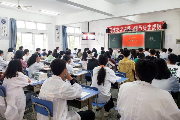 趙勇院長為四川理工技師學院同學們上“開學第一課”