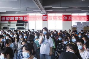 成都希望職業(yè)學(xué)校舉行首屆藝體開班儀式