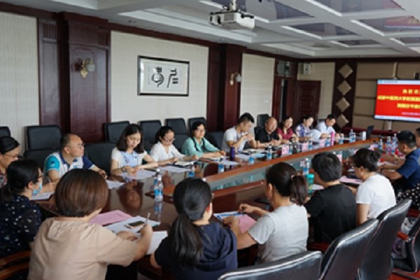 四川省針灸學(xué)校到成都鐵路衛(wèi)校交流學(xué)習(xí)