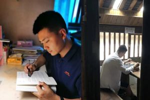 成都針灸學(xué)校開展讀書分享會活動