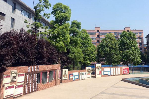 華達高中地址在哪
