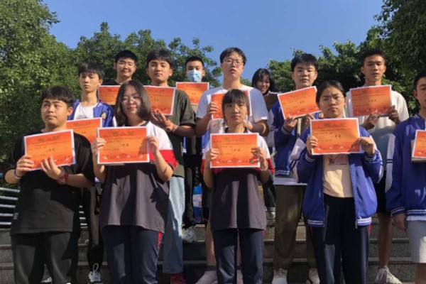 華達(dá)高中學(xué)校2018級(jí)舉行6月月考表彰大會(huì)
