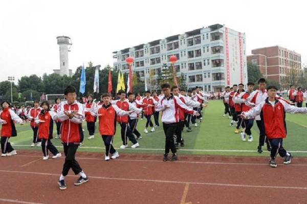 壽安中學(xué)舉行冬季田徑運(yùn)動會