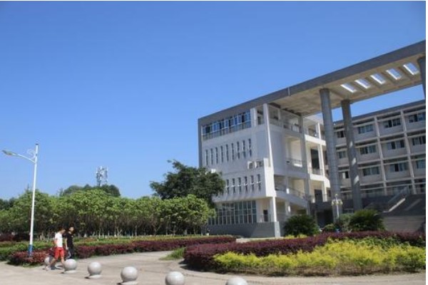 2021四川礦產(chǎn)機(jī)電技師學(xué)院招生簡(jiǎn)章