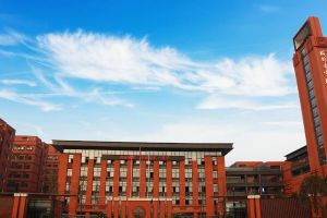 成都市實驗外國語學(xué)校五龍山校區(qū)好嗎