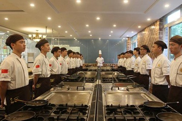 成都新東方烹飪學(xué)校學(xué)費多少一年