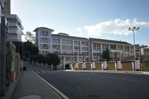四川省金堂中學(xué)地址