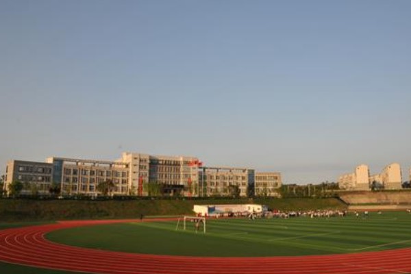 南充技師學院是公辦嗎
