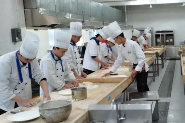 樂(lè)山市旅游學(xué)校烹飪專業(yè)好嗎