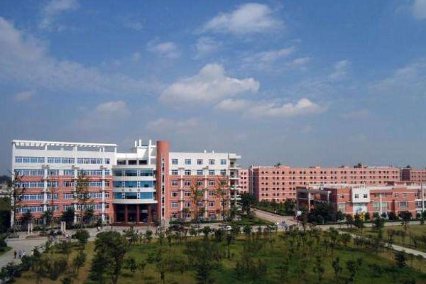 成都市工業(yè)職業(yè)技術(shù)學(xué)校招生簡(jiǎn)章