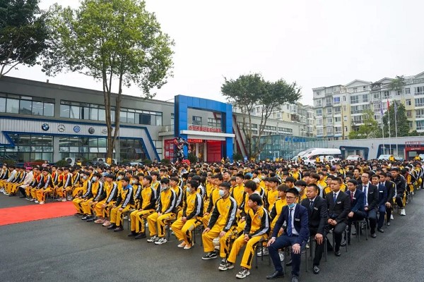 成都萬通汽修學?？孔V嗎