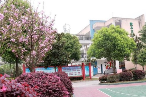 丹棱中學(xué)是初中加高中嗎