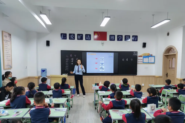 眉山北外附屬東坡外國語學校