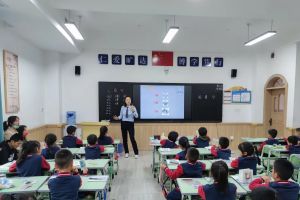 眉山北外附屬東坡外國語學(xué)校校園好不好