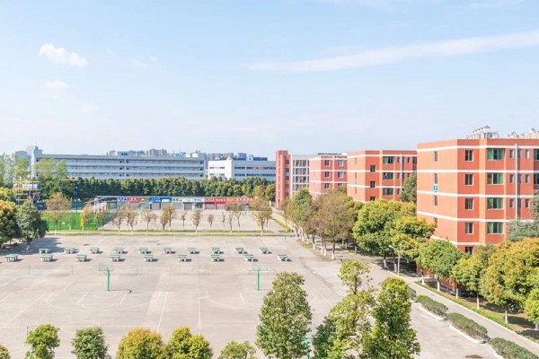四川省國防教育學(xué)院與南充電子工業(yè)學(xué)校啥關(guān)系