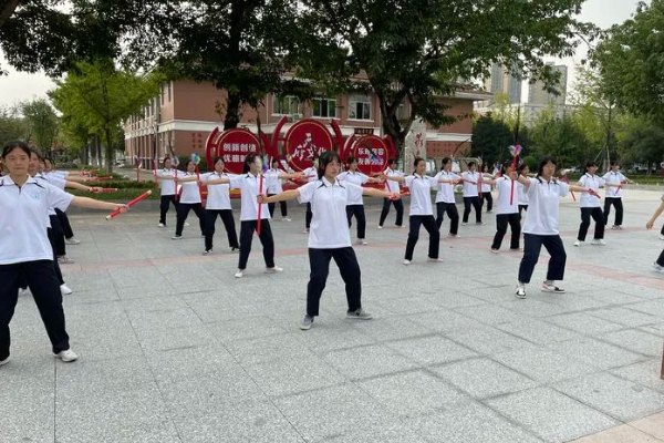 崇慶中學(xué)簡介