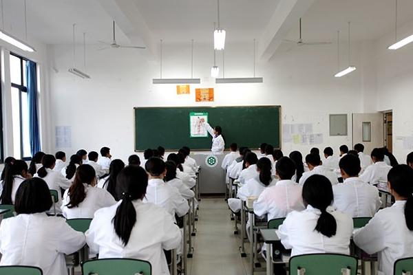 樂山醫(yī)藥科技學(xué)校學(xué)生