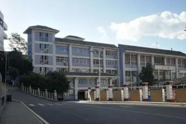 攀枝花經(jīng)貿(mào)旅游學(xué)校