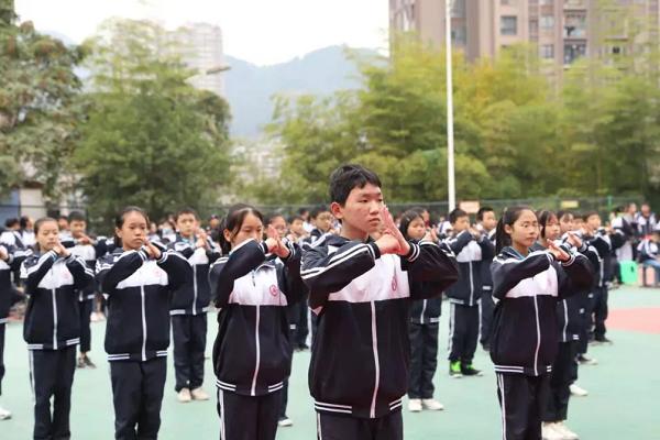 達(dá)縣職業(yè)高級中學(xué)學(xué)子