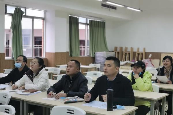 成都外國語學(xué)校舉辦班主任技能大賽