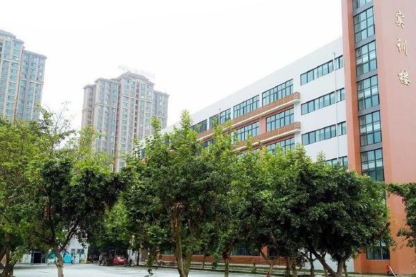 四川省工業(yè)貿(mào)易學(xué)校招生簡(jiǎn)章