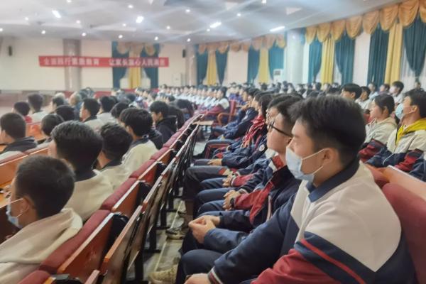 成都市郫都區(qū)川科外國語學(xué)校舉辦表彰會
