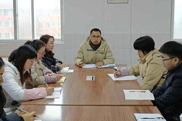 眉山實(shí)驗(yàn)高級中學(xué)舉辦備課組長會(huì)