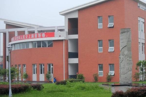 成都市機(jī)械高級(jí)技工學(xué)校招生