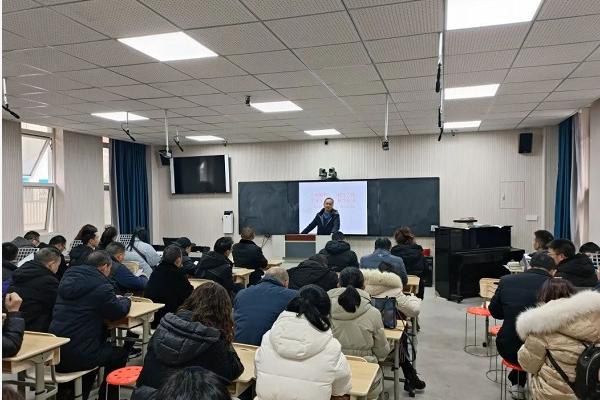 四川省崇州市懷遠中學舉行成績分析會