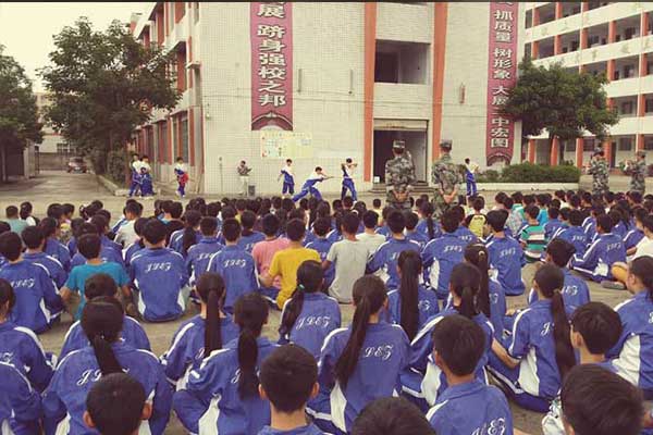 四川慧明中等專業(yè)學校