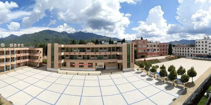 四川鹽源職業(yè)中學(xué)