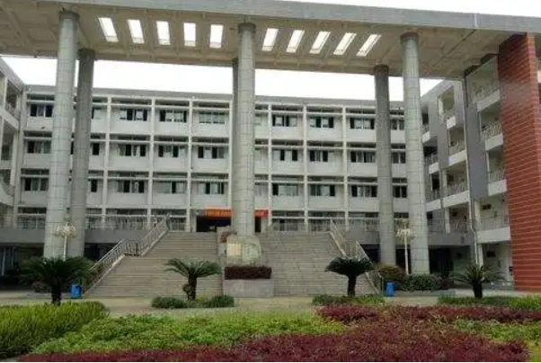 四川礦產(chǎn)機(jī)電技師學(xué)院
